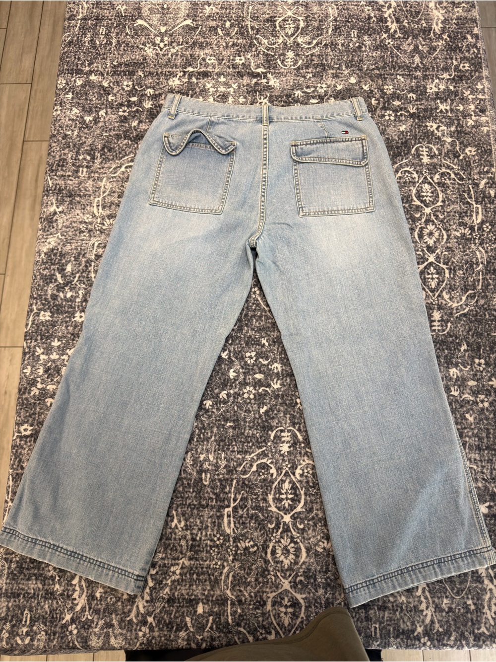 Vintage Women’s denim jeans Tommy Hilfiger Light Wash Capri Pants size 14 Y2K